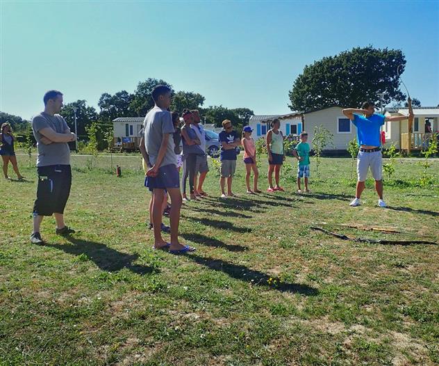 leçons de tir à l'arc animations animateur sport physique groupe initiation découverte Loire Atlantique Camping La Roseraie La Baule 44 presqu'ile 