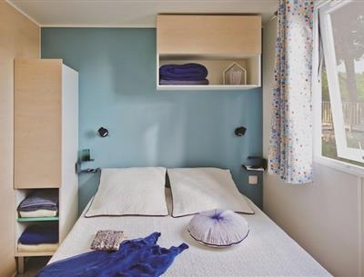 Cottage Pacifique - Chambre parentale - Camping La Roseraie **** La Baule confort famille terrasse couverte espace découverte repos 2 chambres presqu'ile Loire Atlantique 