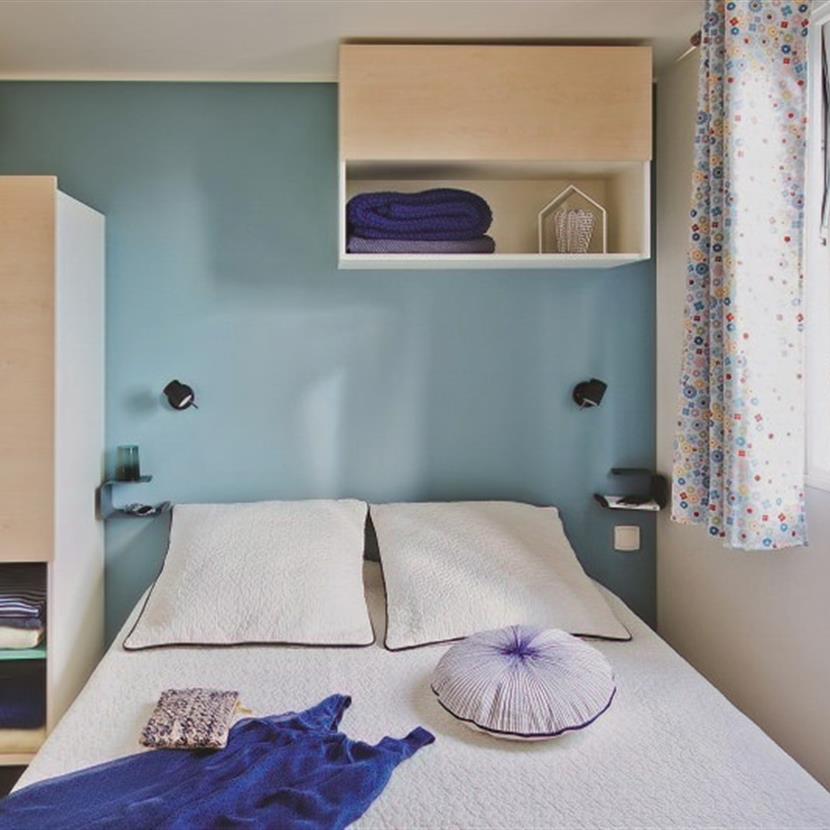 Cottage Pacifique - Chambre parentale - Camping La Roseraie **** La Baule confort famille terrasse couverte espace découverte repos 2 chambres presqu'ile Loire Atlantique  - Camping La Roseraie