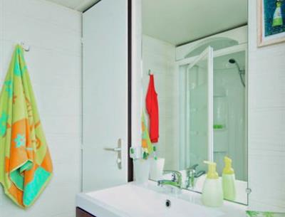 salle de bain du cottage duo du camping la roseraie confort couple repos découverte escapade romantique presqu'ile Loire Atlantique  