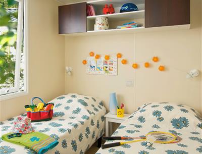Chambre 2 lits simples - Mobil-home family 6 personnes Camping La Roseraie La Baule mobil-home confort vacances découverte repos escapade famille enfants 6 personnes