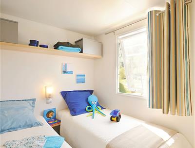 Chambre 2 lits simples - Mobil-home family 6 personnes Camping La Roseraie La Baule mobil-home confort vacances découverte repos escapade famille enfants 6 personnes