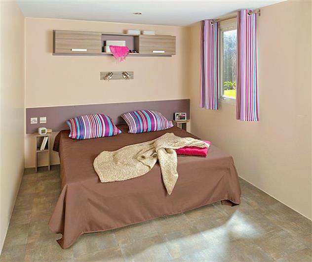 Chambre avec lit double - Mobil-home family 6 personnes Camping La Roseraie La Baule