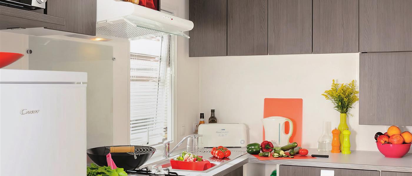 cuisine Cottage Louisiane 4/5 personnes - 31m² Camping La Roseraie La Baule  espace confort famille équipé terrasse semi couverte presqu'ile Loire Atlantique  - Camping La Roseraie