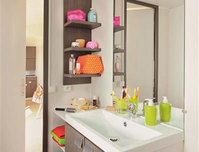 salle de bain Cottage Louisiane 4/5 personnes - 31m² Camping La Roseraie La Baule espace confort famille équipé terrasse semi couverte presqu'ile Loire Atlantique 