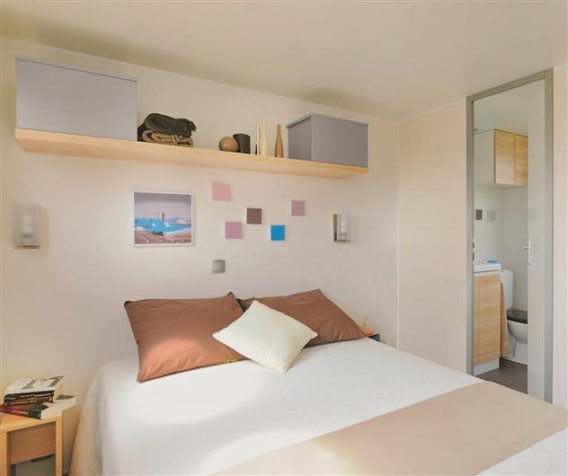 chambre avec lit double Cottage Prestige 6 personnes - 37m² Camping La Roseraie La Baule 
