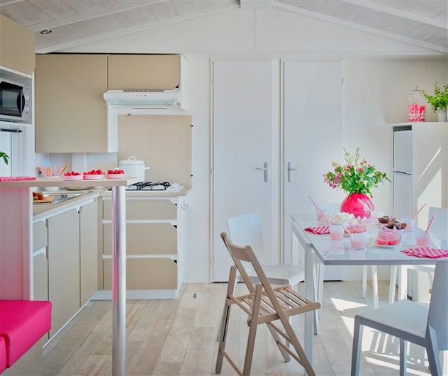 cuisine Cottage Quatro Luxe 8 personnes - 39m² - Camping La Roseraie La Baule 44