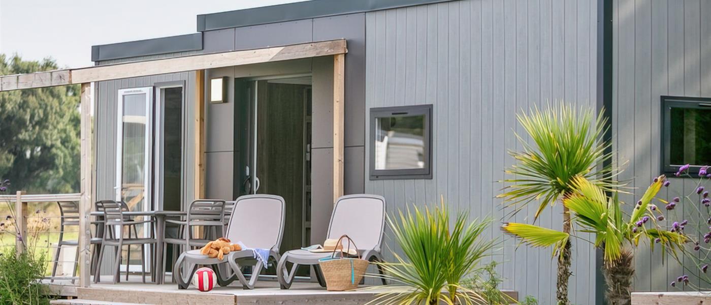 Mobil home TAOS - Camping La Roseraie luxe ultra confort espace deux salles de bain terrasse semi-couverte équipement moderne presqu'ile Loire Atlantique - Camping La Roseraie