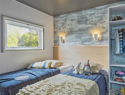 Cottage TAOS avec SPA privatif 5 personnes - 40m² - Camping Airotel 4* La Roseraie La Baule luxe ultra confort espace deux salles de bain terrasse semi-couverte équipement moderne presqu'ile Loire Atlantique