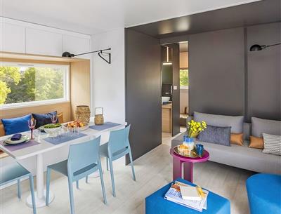 Cottage TAOS avec SPA privatif 5 personnes - 40m² - Camping Airotel 4* La Roseraie La Baule luxe ultra confort espace deux salles de bain terrasse semi-couverte équipement moderne presqu'ile Loire Atlantique