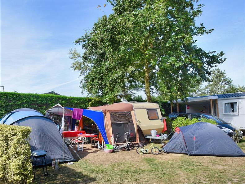 emplacements tentes Camping La Roseraie La Baulebaie La Baule plage camping car caravane tente détente calme espace conviviale relaxation   - Camping La Roseraie