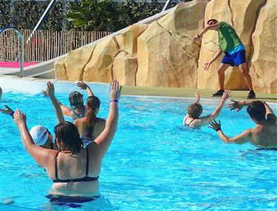 animations aquatiques chorégraphie danse animation rythme bonne ambiance convivialité animateur groupe chorégraphie jeux eau 