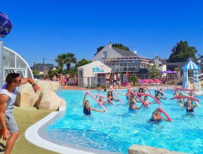 Cours d'aquagym sport physique musique ludique conviviale bonne ambiance