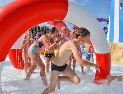 Courses pour enfants piscine sport rencontre enfants convivialité amusement jeux partage 