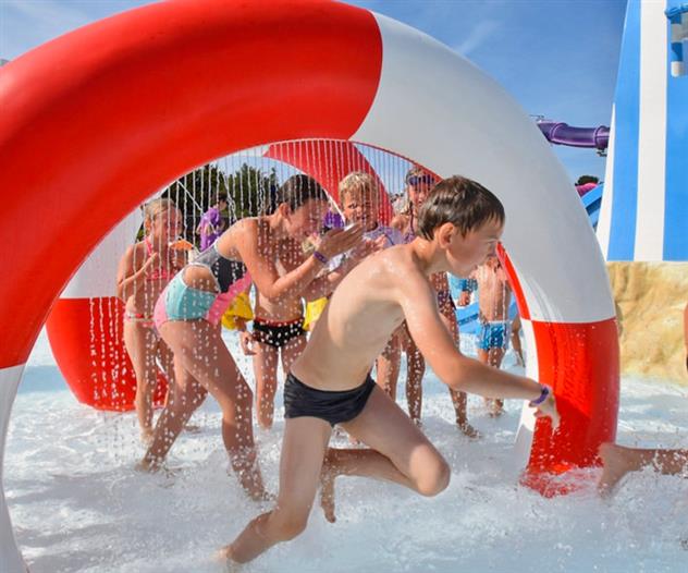 Courses pour enfants piscine sport rencontre enfants convivialité amusement jeux partage 