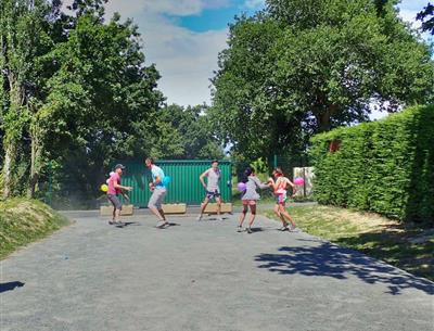 jeux avec ballons de baudruche animations animateur sport physique groupe initiation découverte Loire Atlantique Camping La Roseraie La Baule 44 presqu'ile 