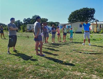 leçons de tir à l'arc animations animateur sport physique groupe initiation découverte Loire Atlantique Camping La Roseraie La Baule 44 presqu'ile 