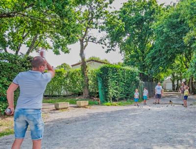 pétanque animations animateur sport physique groupe initiation découverte Loire Atlantique Camping La Roseraie La Baule 44 presqu'ile activité regroupement