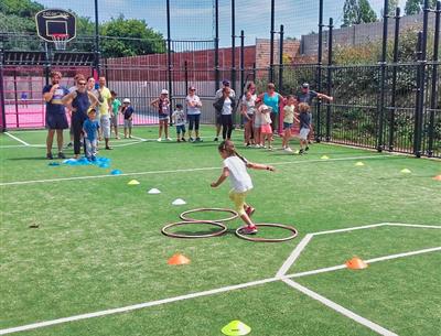 activités sportives pour petits et grands animations animateur sport physique groupe initiation découverte Loire Atlantique Camping La Roseraie La Baule 44 presqu'ile convivialité activité