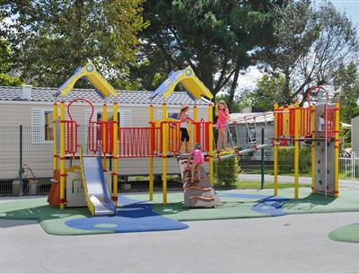terrain multi activités camping la roseraie Camping La Roseraie La Baule baie La Baule plage espace conviviale  