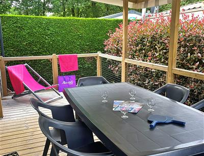 terrasse Cottage Prestige 6 personnes - 37m² Camping La Roseraie La Baule  haut de gamme deux salle de bain extra confort grande terrasse semi-couverte équipement moderne découverte vacances presqu'ile Loire Atlantique